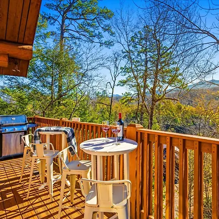 Smokiesboutiquecabins Would Love To Host You! 4 Miles To Gatlinburg Strip! Resort Pool Open May 1 Through Oct 1! Views, Shuffleboard, Hot Tub, Arcade!-2