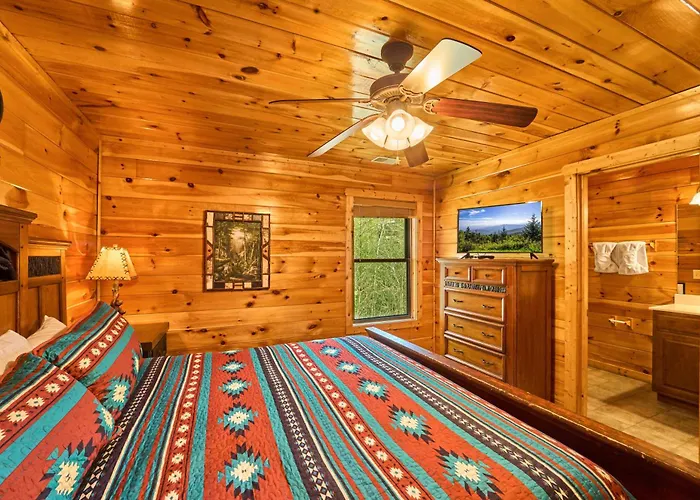 Knotty Nice: Theater Hot Tub Sauna Near Town Gatlinburg